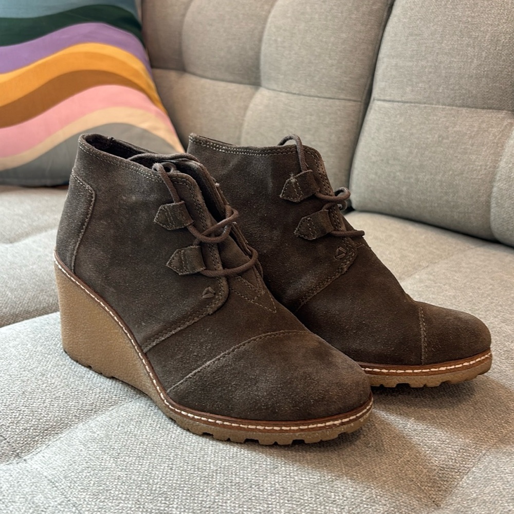 Dark Green Tom’s Suede Wedge Booties Size 6